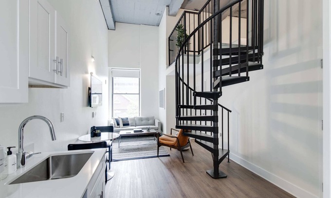 Center City East Apartamento | Sosuite | 2BR Loft w W/D, Gym, Lounge