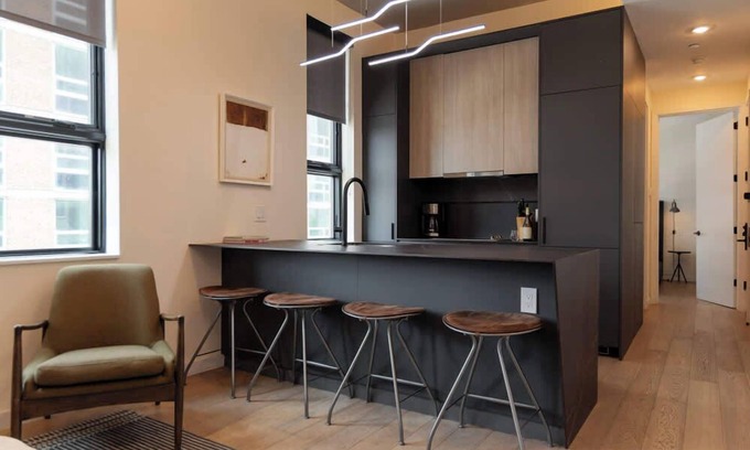 Logan Square Apartamento | Sosuite | Corner 1BR Apt w Roof Deck, Gym, Laundry