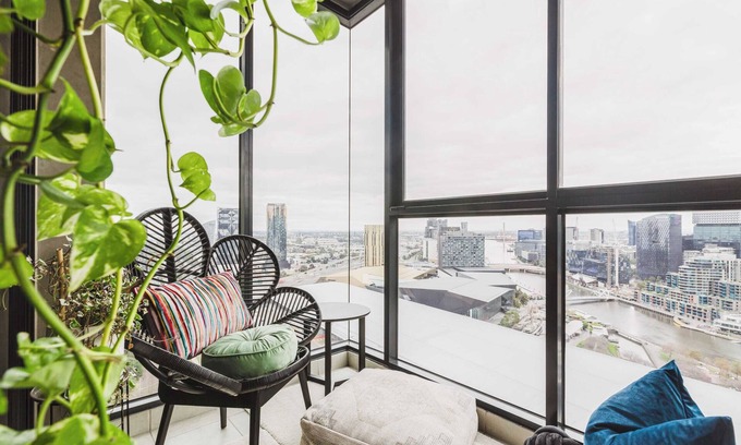 Southbank Condominio | Soul-Stirring Oasis With Enclosed Balcony Retreat