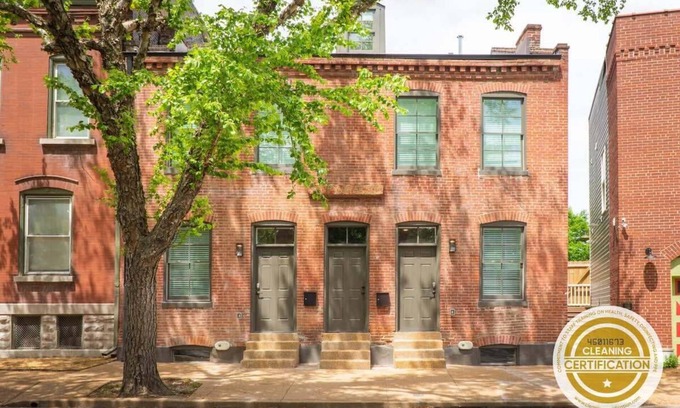 Soulard Casa | Soulard Retreat | 7BR/9BA |Courtyard / ABODEbucks