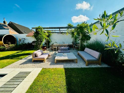 Stalhille Casa | Souljoy Sanctuary - luxury Holiday design House with 7 rooms, 6 bathrooms for 14 people