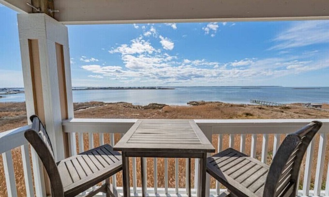 Nags Head Condominio | Sound front condo, pool, water access, & sunsets