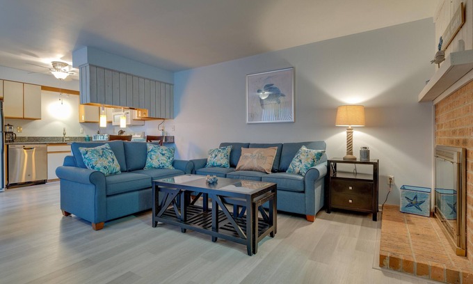 Kitty Hawk Condominio | Sound side OBX Garden Condo no stairs, pool -Come enjoy the Fall at the beach!