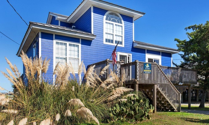 Brigands' Bay Casa | Soundfront Getaway w/ Hot Tub – Dog Friendly