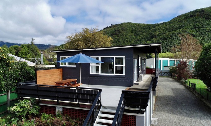 Waikawa Bay Casa | Sounds Good - Waikawa Holiday Home and Berth