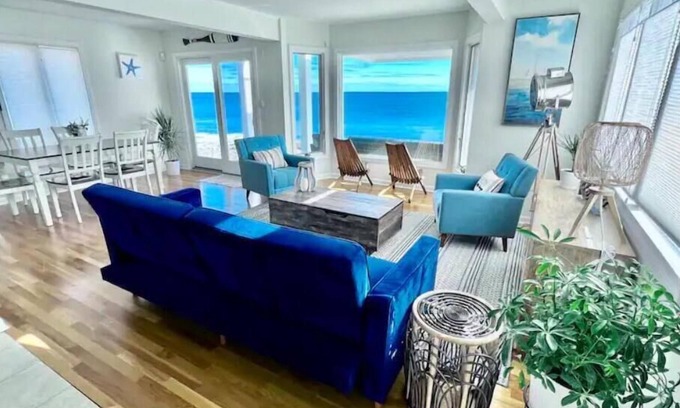Clinton Casa | Soundscape Beachfront House!