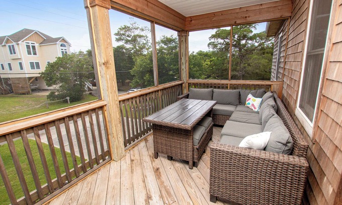 Brigands' Bay Casa | Soundside, Fire Pit, Screened in Porch, Fenced in Backyard, Charming Beach House
