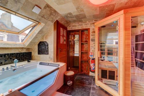 Faubourg-Raines Apartamento | SOUS MON TOI Topdestination-Dijon - Sauna & jacuzzi - Classé 3 étoiles