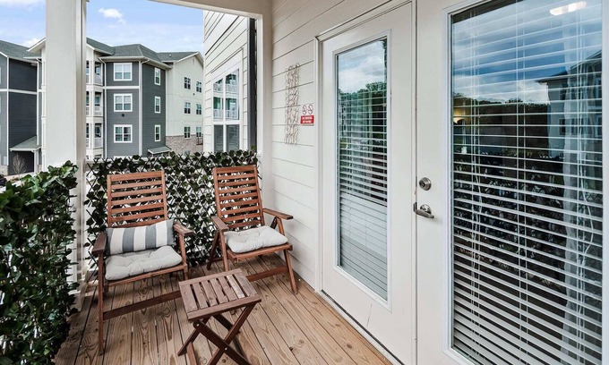 Avery Creek Apartamento | South Asheville Getaway | Private Balcony Apt 1
