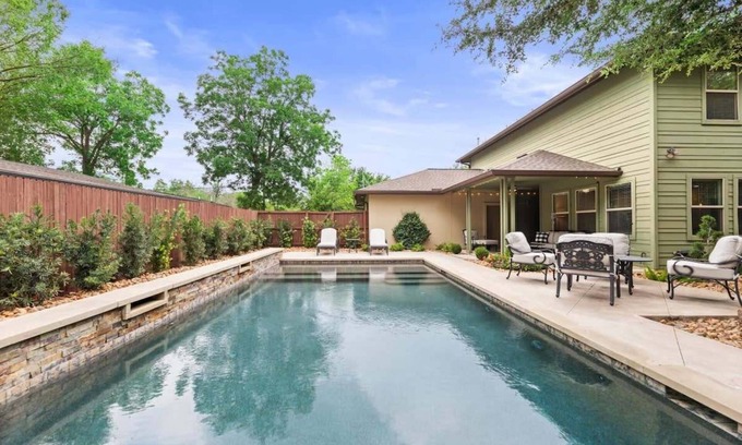 South Manchaca Casa | South Austin Getaway | Private Pool | Large Home