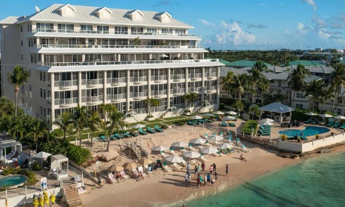 Seven Mile Beach Apartamento | South Bay Beach Club - Three Bedroom Beachfront Condos by Grand Cayman Villas & Condos