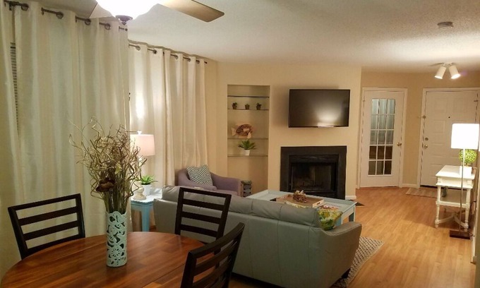 Virginia Beach Condominio | South Beach Condo, lindo, acogedor y limpio.