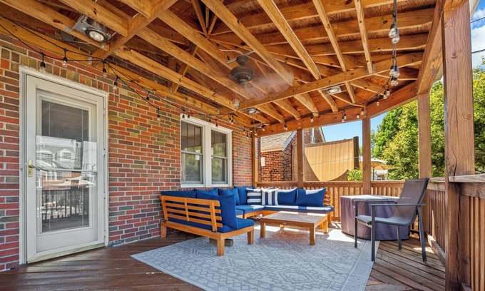Northampton Casa | South City 5 Bed Pool Open April 1st