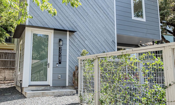 Dawson Casa | South Congress Casita | Artistic as the city of Austin