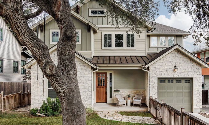 Travis Heights Casa | South Congress Craftsman (Luxury Living--Steps from SoCo)