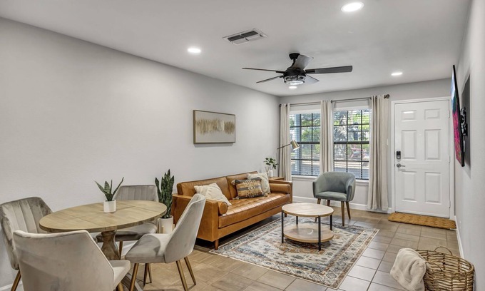 Greater South River City Condominio | South Congress Gated Condo