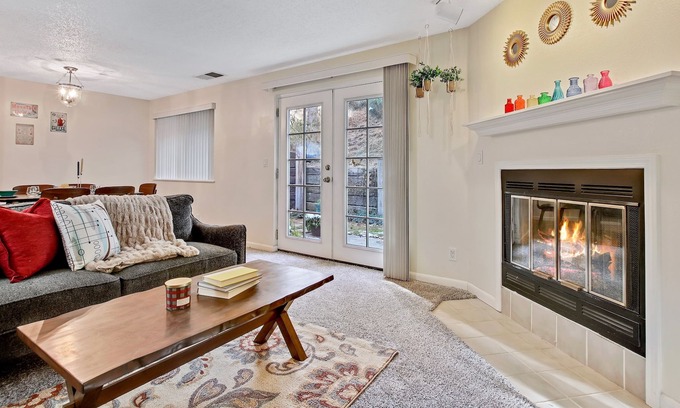 Southeast Boise Casa | South East Boise | Updated Groovy Charmer | 3 bed 2 bath