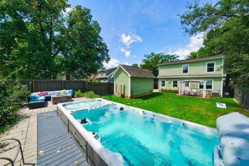 Wilmore Casa | South End Home Pool Spa Firepit Arcade