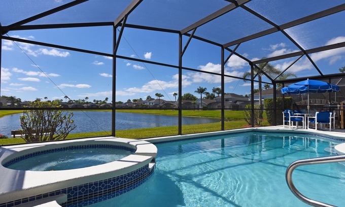 Lake Berkley Casa | Recinto cerrado las 24 horas, orientación sur, vista al lago, sala de juegos, 5 habitaciones, 3 camas King size, 4 baños