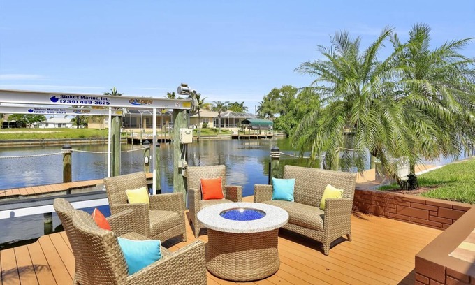 Pelican Casa | Villa Valinda con orientación sur, acceso de lujo directo al golfo con piscina y muelle