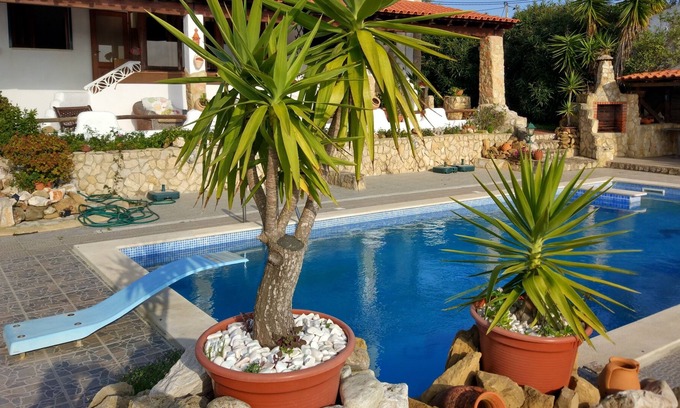 Aljezur Villa | Villa rústica de 3 dormitorios con terraza orientada al sur, piscina y vistas excepcionales.