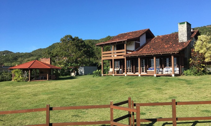 South Region Casa | AL SUR DE LA PLAYA DE SILVEIRA EN GAROPABA