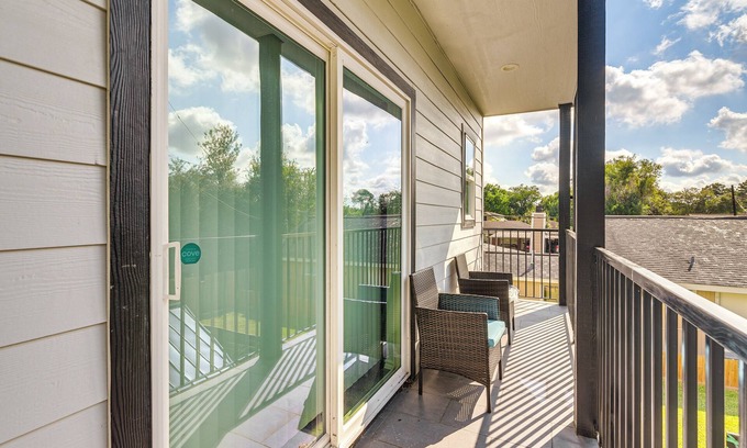 South Houston Apartamento | South Houston Townhome w/ Patio & Gas Grill!