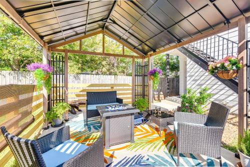 South Houston Casa | South Houston Townhome with Patio and Gas Grill!