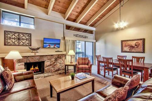 South Lake Tahoe Casa | South Lake Tahoe Resort - Steps to Beach & Close to Heavenly