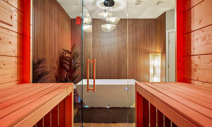 Galindo Condominio | South Lamar Stay | Pickleball, Sauna & Cold Plunge