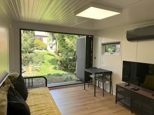 Carshalton South and Clockhouse Apartamento | South London - Luxury Urban Cabin Retreat