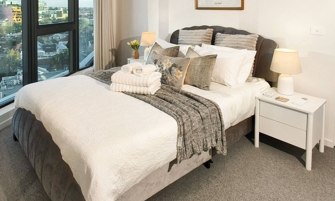 South Melbourne Apartamento | South Melbourne 3BR Amazing View Gym Sauna Kids Playroom Parking and sky pool!