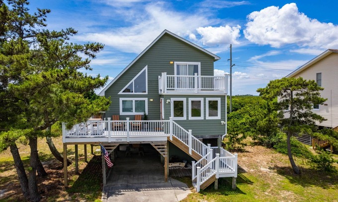 South Nags Head Casa | South Nags Head 3 Bed 2 Bath Home, Sleeps 8 only 4 Minutes to the beach!
