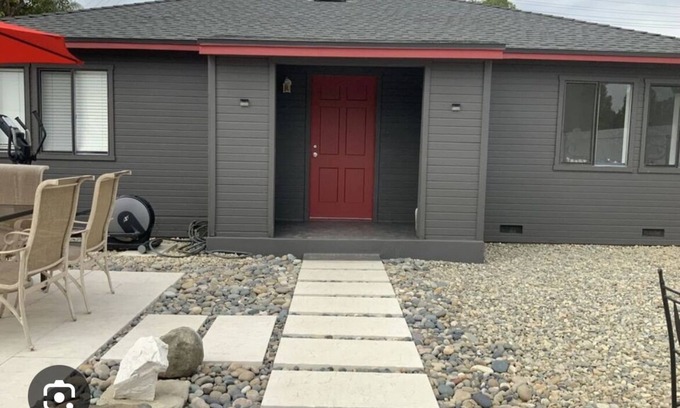Woodland Hills Casa | South of Ventura 2 bed 1 bathroom