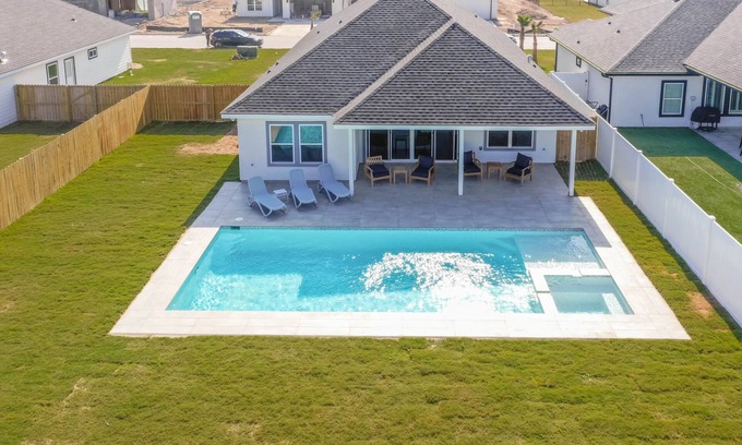 Port Isabel Casa | South Padre Island Luxury 4-Bedroom Home with Private Pool and Hot Tub