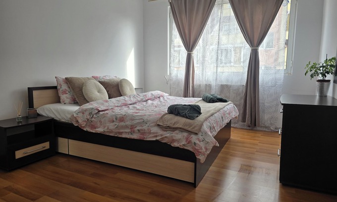 g.k. Strelbishte Apartamento | South park 2bdr suite in Sofia , near metro with WiFi, AC