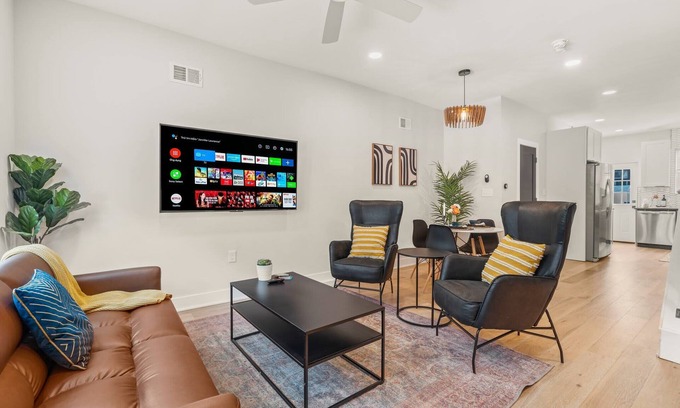 Girard Estates Casa | South Philly Game House | Close to Stadiums