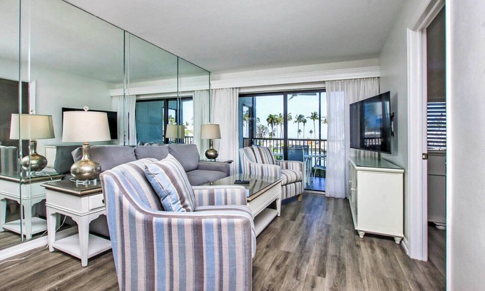 Captiva Casa | South Seas Marina Villa 704 - Gulf & Marina Views