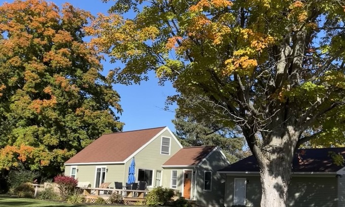 Benzonia Casa | South St Bungalow~ Great outdoor space with large private deck and yard!