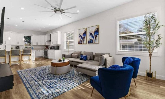 Sun Bay South Casa | South Tampa Luxurious Getaway