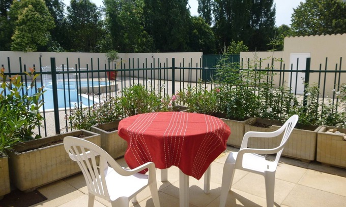 La Rochelle Apartamento | Apartamento con terraza sur con vista a la piscina de la residencia, estacionamiento, proximidad al mar