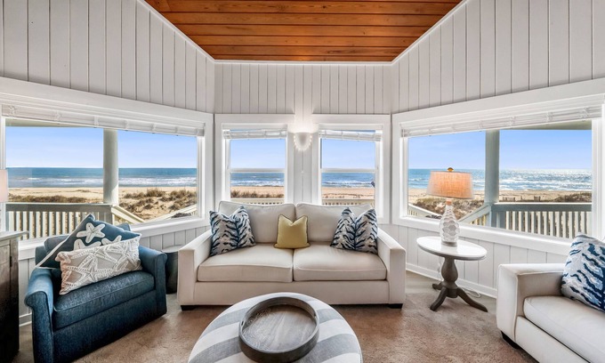 St. George Island Casa | South Wind: Gorgeous Beachfront Home, Private Pool, Hot Tub, Fire Pit