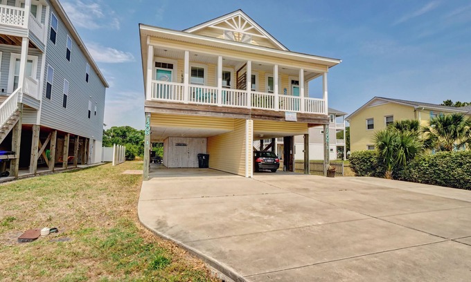 Wilmington Beach Casa | Southern Belle 2 bed / pet-friendly / 2nd row in Carolina Beach with ocean view