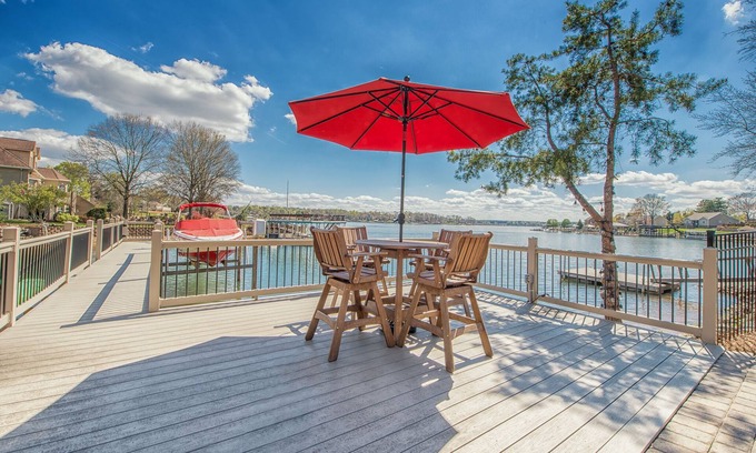 Lake Norman of Catawba Casa | La propiedad frente al lago Southern Breeze admite mascotas por un cargo adicional