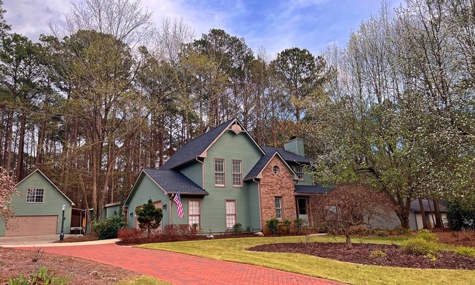 Peachtree City Casa | Southern Charm in Peachtree City Georgia FULLY FURNISHED and GOLF CART INCLUDED