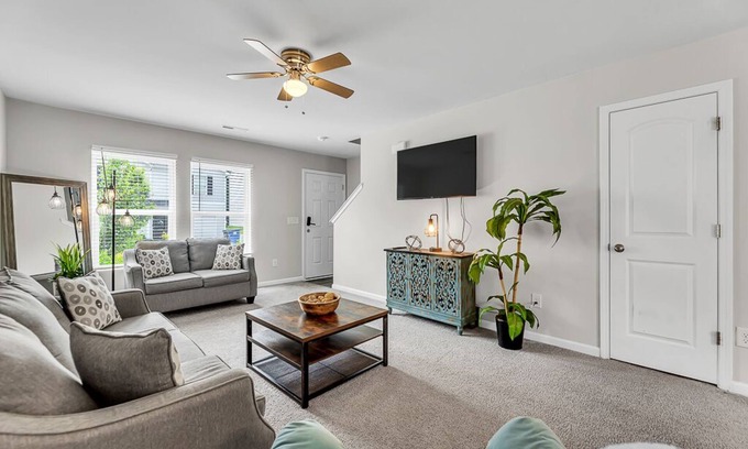 Winston - Salem Casa | 3 Bedroom -1 mile from Mall and Hospital. - Long Term Allowed