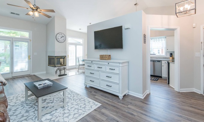 Lexington Casa | Southern Charm- Spacious Townhome Close to UK