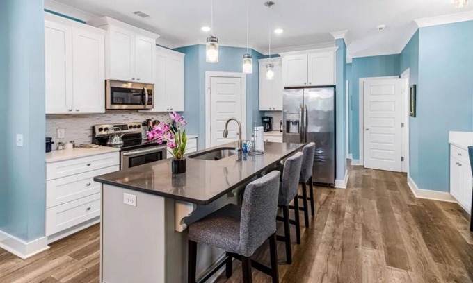 Eastside Casa | Southern Comfort - Beautiful home minutes to Downtown, Forsyth Park, Tybee Beach