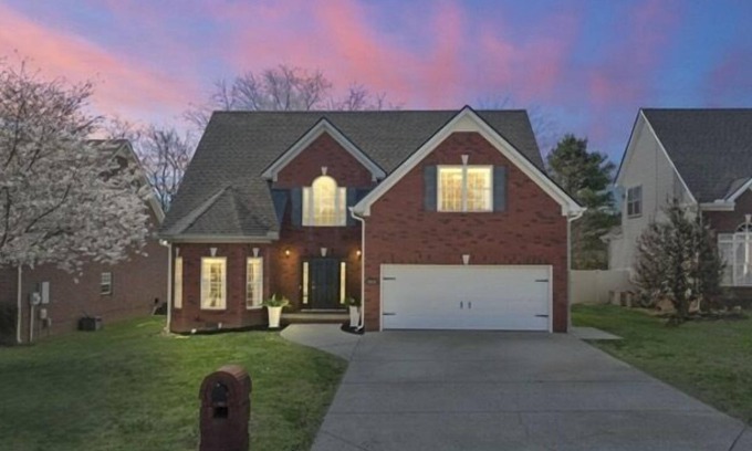 Murfreesboro Casa | Southern Comfort Getaway Murfreesboro-Sleeps 10