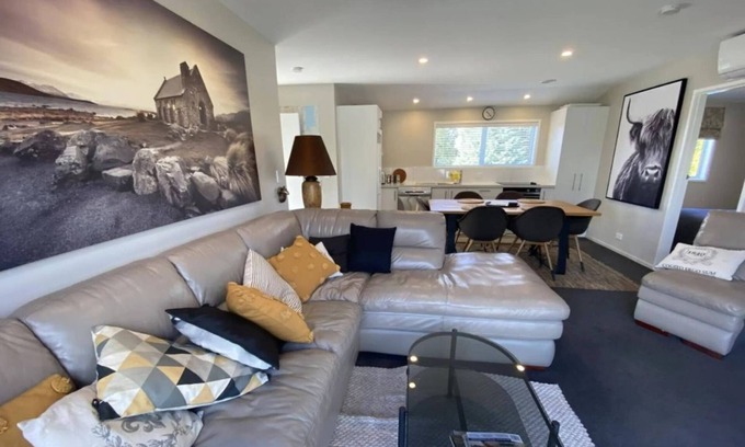 Twizel Casa | Southern Comfort in Twizel. Free WIFI, Fire, Walk to Town